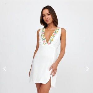 Selfie Leslie COZUMEL V-NECK EMBROIDERED MINI DRESS WHITE